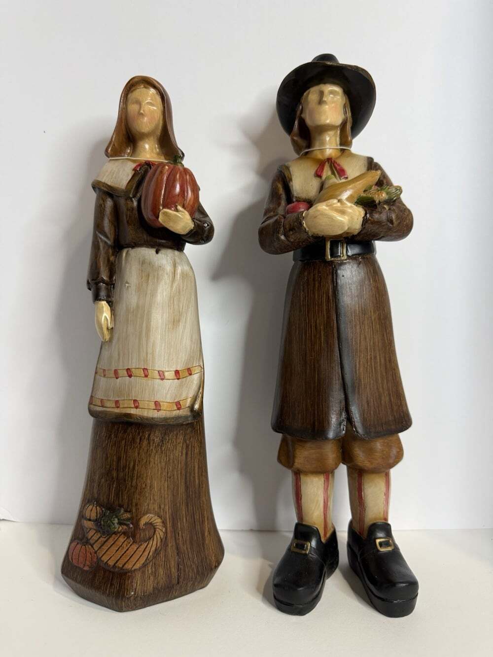 Transpac Thanksgiving Pilgrim Couple Figurines Set Faux Carved Wood Resin Tags